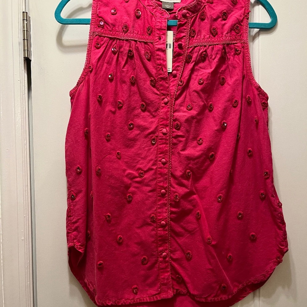 Sleeveless shirt